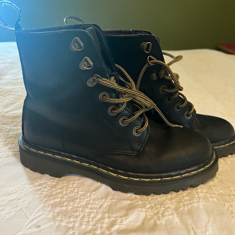 EUC Dr. Marten Luana Air Wair AW004 Size 7